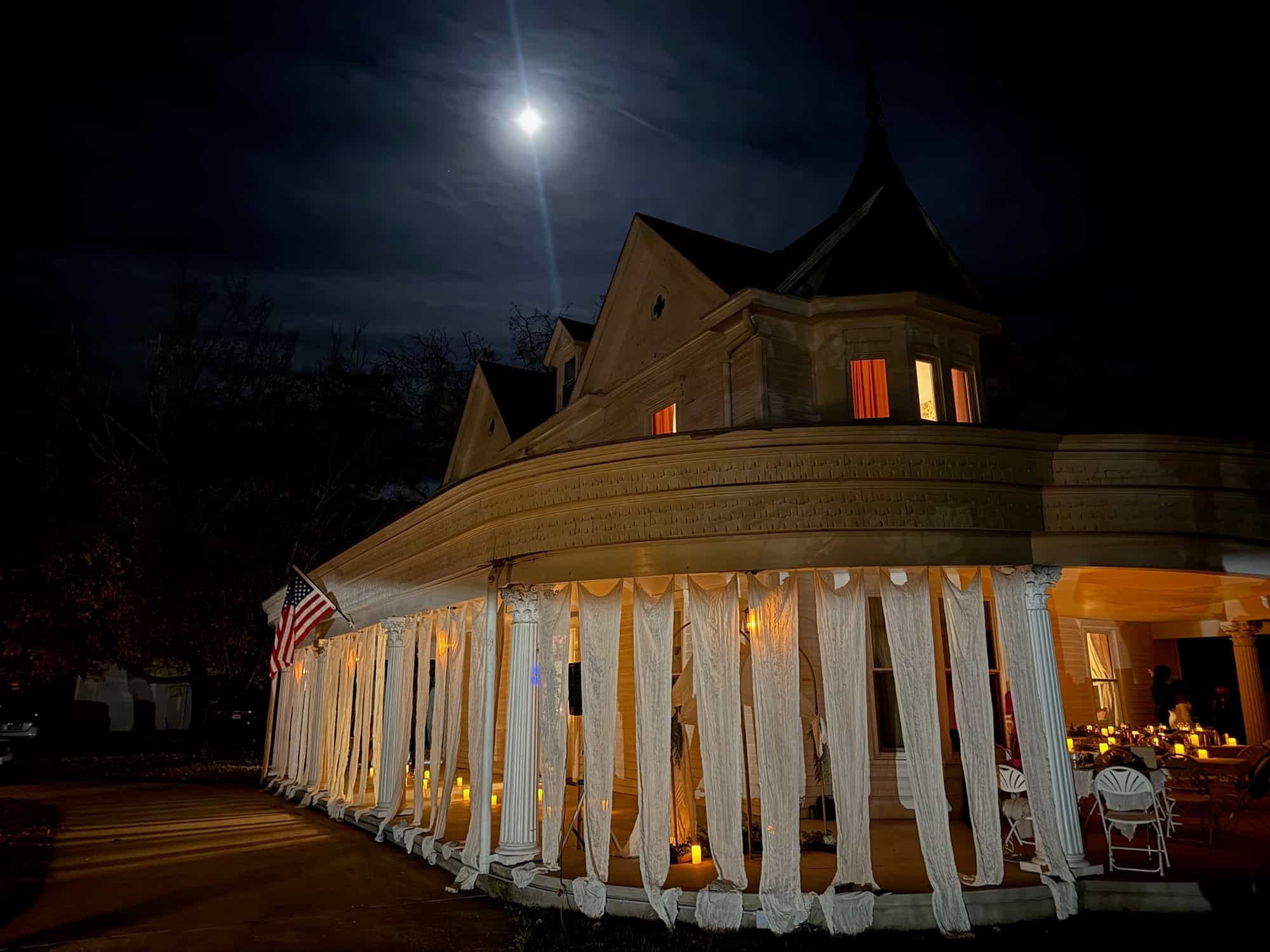 Main House Gallery image: wedding outside